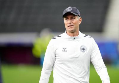 ليفركوزن يعين مدرب الدنمارك السابق هيولماند