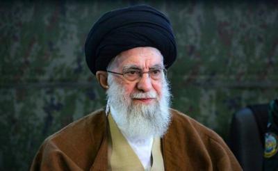 خامنئي لبزشكيان: حسّنوا معيشة الناس وواجهوا 