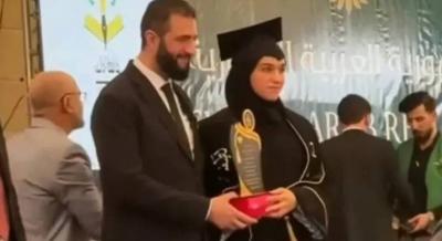 بالفيديو... الشرع يحضر حفل تخرج زوجته لطيفة من الجامعة