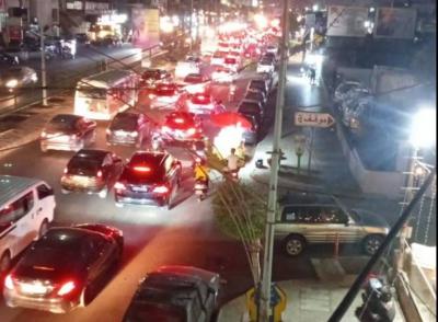 بالصورة- محتجون قطعوا طريق المطار من جهة الاوزاعي؟