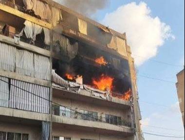 بالفيديو- إندلاع حريق في شقة سكنية في الزلقا