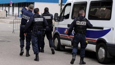 منهم إسرائيل وأميركا.. توقيف شاب في فرنسا لتخطيطه هجمات على سفارات