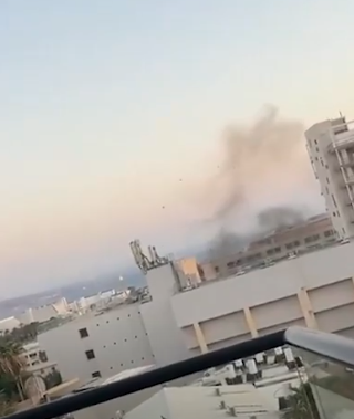 بالفيديو: مسيّرة تخرق إسرائيل... وتُصيب فندقًا