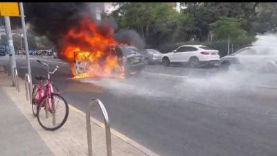 إصابات بانفجار سيارة في تل أبيب (فيديو)