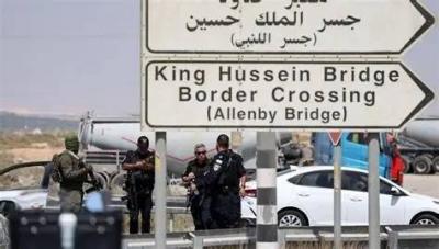 إسرائيل تغلق معبرا بين الضفة الغربية والأردن بعد هجوم