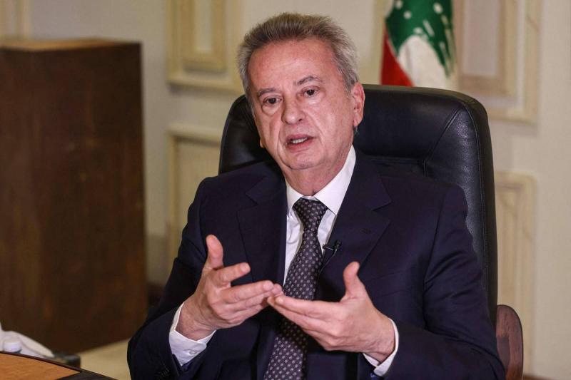 حاكم مصرف لبنان يغيب عن تحقيق بشأن تهم فساد وتأجيل الجلسة للخميس