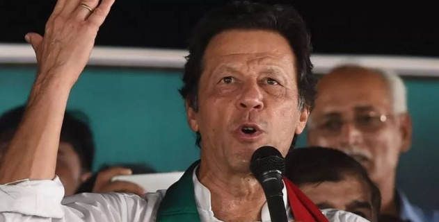 باكستان: الشرطة تنسحب بعد مواجهات مع أنصار عمران خان