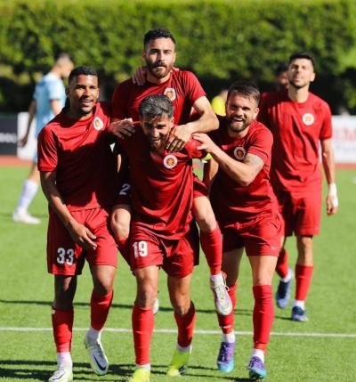 النجمة وصيفاً لبطل لبنان الذي تكشف هويته الأحد