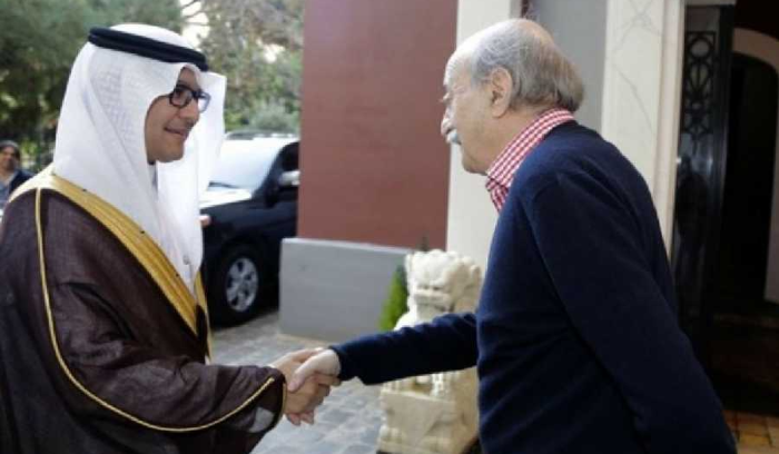 فيديو - جنبلاط يعرض التطورات مع السفير السعودي