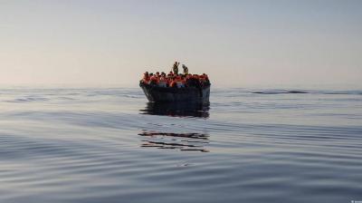 اليونان تعتزم خفض إعانات اللاجئين 30%