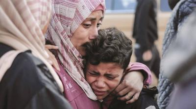 إسرائيل تيتّم 77 طفلاً يومياً في غزة