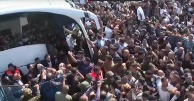 بعد إفراج إسرائيل عنهم... وصول عشرات الأسرى إلى رام الله