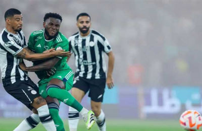 الشباب يقتنص تعادلا مثيرا مع الأهلي في الدوري السعودي