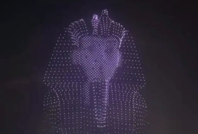 ضمن استعدادات افتتاح المتحف الكبير.. توت عنخ آمون يزين سماء الجيزة