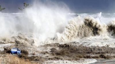 بعد زلزال... موجات تسونامي تضرب سواحل اليابان
