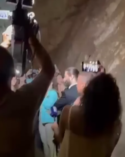 فيديو يثير الجدل.. وزيرة السياحة في مغارة جعيتا ايضا محاطة بموسيقيين!