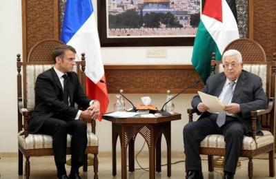 ماكرون يستقبل محمود عباس في باريس غدا