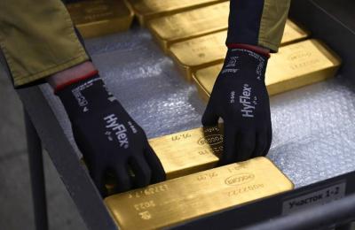 الذهب يرتفع بعد توقيع ترامب لتشريع حكومي