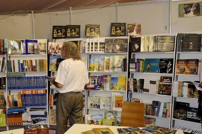 جدل في الجزائر... كتب الرُعب والجن تجذب زوّار معرض الكتاب