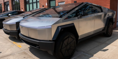 إيلون ماسك: مالكو سيارات تسلا سيتمكنون قريبًا من الكتابة أثناء القيادة