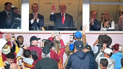 بالفيديو... ترامب يكسر تقليدا رئاسيا عمره 50 عاما