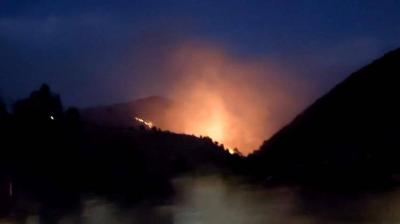 نتيجة الغارات.. النيران ما زالت مشتعلة في منطقة الجرمق