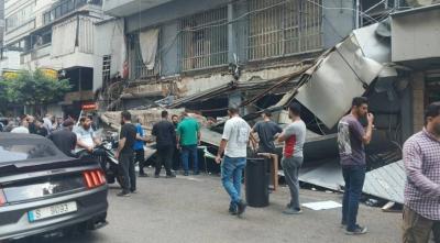 بالفيديو- شرفة تنهار على سيارات في بيروت