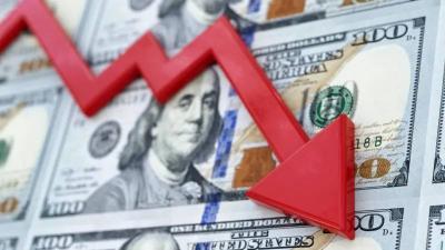 الدولار يتجه لأسوأ خسارة أسبوعية في 4 أشهر مع تزايد احتمالات خفض الفائدة