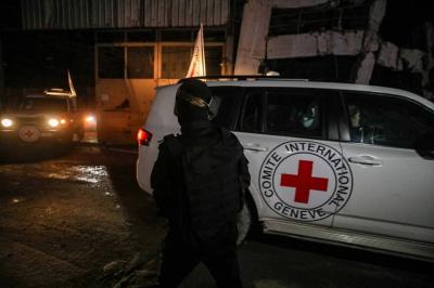 بالفيديو.. إسرائيل تتسلم رفات رهينة كان محتجزاً في غزة