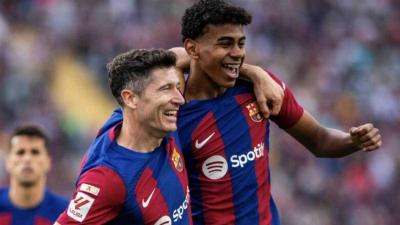 ليفاندوفسكي يفضح طلبا غريبا من برشلونة.. لم يتوقعه