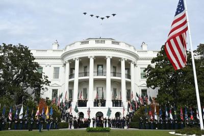 بالصور والفيديو - ترامب يستقبل وليّ العهد السعودي بحفاوة