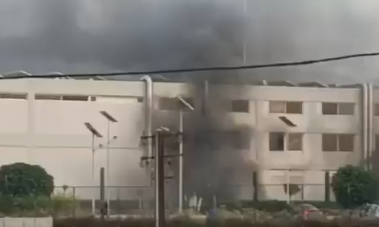 بالفيديو- حريق ضخم في مسلخ الهواتشكن في أنفه