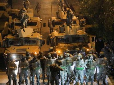 قوة من الجيش والمخابرات تشتبك مع مطلوبين في حي الشراونة