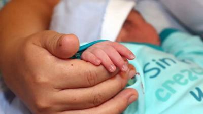 أمن الدولة يوقف طبيبًا متورّطًا في الإتجار بالأطفال حديثي الولادة