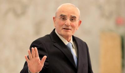 وزير الدفاع ميشال منسى يتعرض لوعكة صحية أثناء عودته من زيارة اليونان