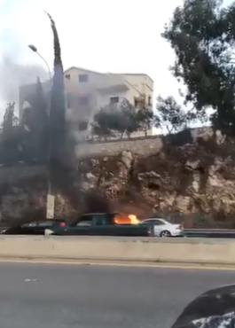 بالفيديو: احتكاك كهربائي... واحتراق سيارة