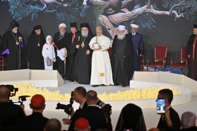 اليوم الأخير من الزيارة البابوية: زيارة لمستشفى راهبات الصليب وصلاة في المرفأ