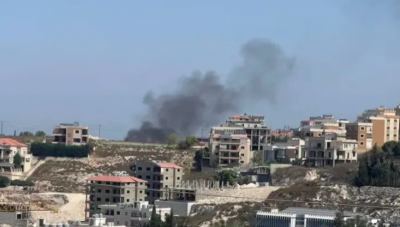 تزامنًا مع زيارة البابا.. محلقة إسرائيلية تلقي غالونات متفجّرة في عيترون