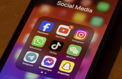 واشنطن تبدأ فحص حسابات التواصل الاجتماعي للمهاجرين