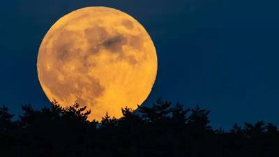 السماء تستقبل مساء الخميس 