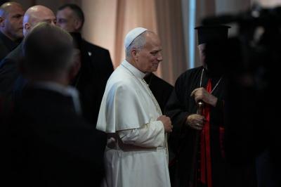 صورة تذكارية للبابا مع الرؤساء الثلاثة.. شاهدوها