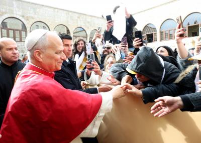 البابا لاوون لشبيبة لبنان: بلدكم سيزدهر مجدداً كالأرزة