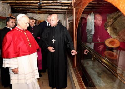 البابا يبارك حجر أساس الحاضرة الإعلاميّة لـ