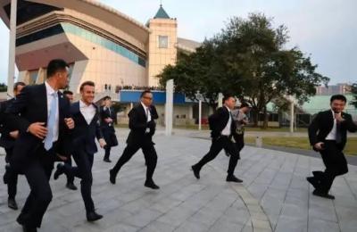 عفوية ماكرون تُربك الأمن الصيني