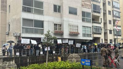 وقفة رمزية لطلاب 