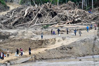 فيضانات في إندونيسيا تودي بحياة ما يقارب ألف شخص