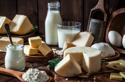 هل تحمي الجبنة الدماغ من الخرف؟ دراسة علمية ترد