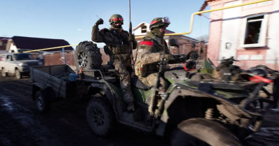 القوات الروسية تسيطر على بلدة بخاركيف.. ومليون قتيل أوكراني