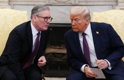 ستارمر يبحث مع ترامب ملف أوكرانيا