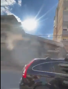 بالفيديو: انهيار عقار في صور